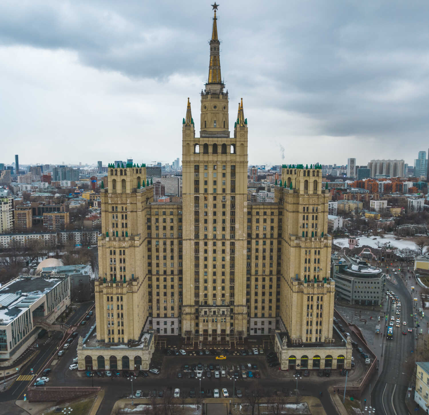 Сталинская высотка на Кудринской площади или «Дом авиаторов» © Другие места