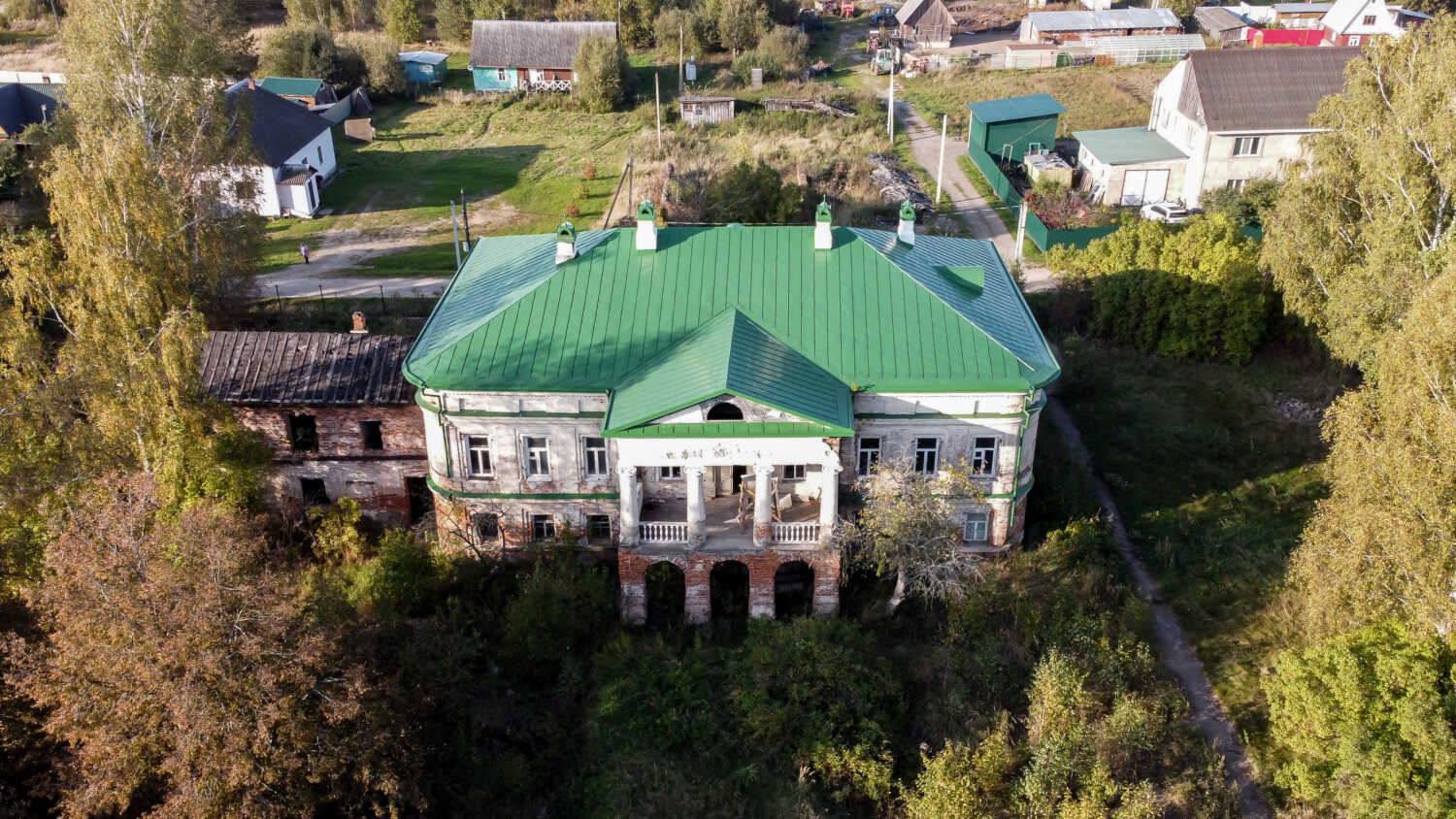 Заброшенная усадьба генеральши Давыдовой в Стеблево